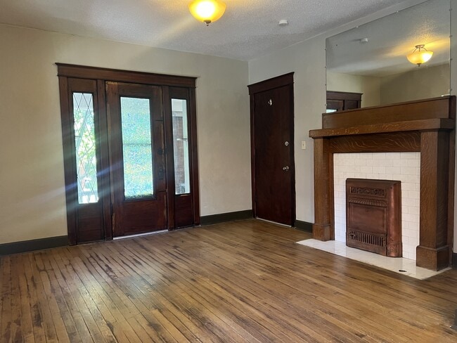 Building Photo - 4042 Campbell St Unit 2N