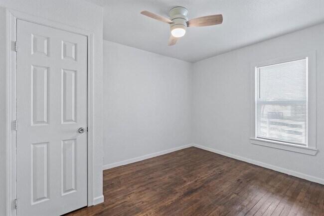 Photo - 105 Riverside Dr