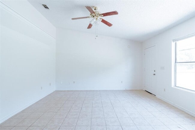 Building Photo - 23393 Nameless Rd Unit 162