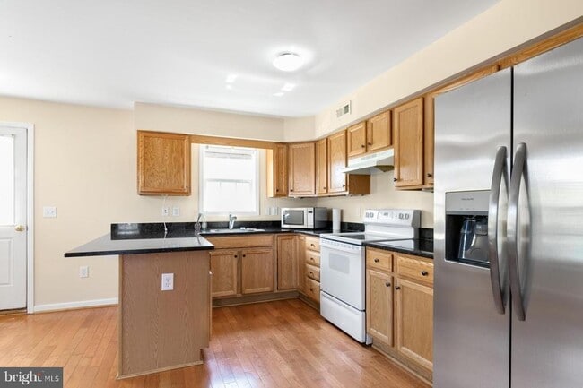 Photo - 2683 Edgemont St