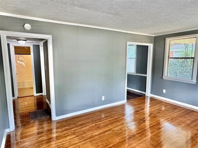 Photo - 208 Bradley Dr