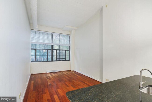 Photo - 2429 Locust St Unit 213