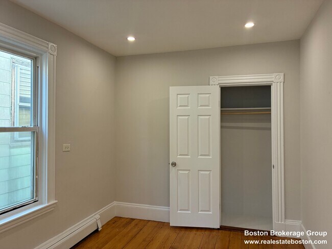 22 Howell St Unit 3