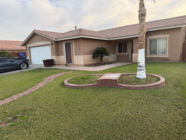 Building Photo - FOR RENT – Spacious 5 Bed / 3 Bath Home in Calexico!