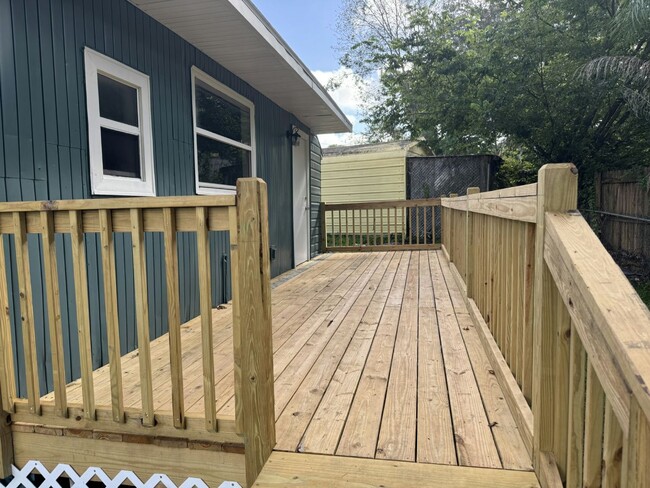 Photo - 1250 Lakeview Dr