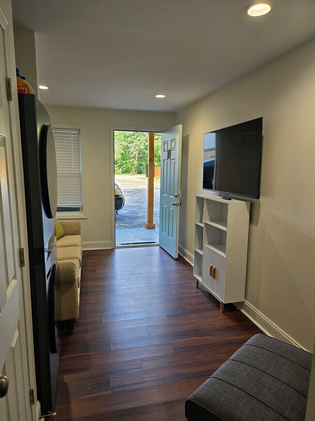 107 David St Unit SI ID1234795P