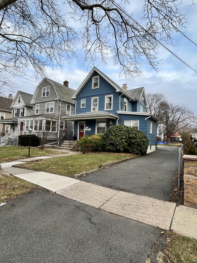 Building Photo - 125 Weaver Ave Unit 2nd Level