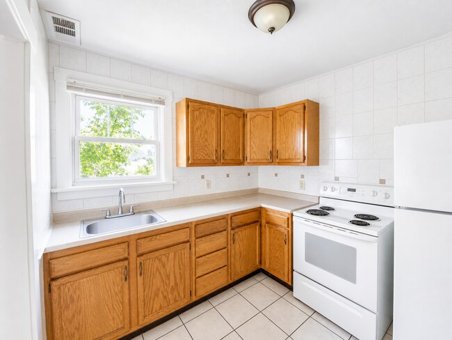 STATESMAN APARTMENTS -- 081