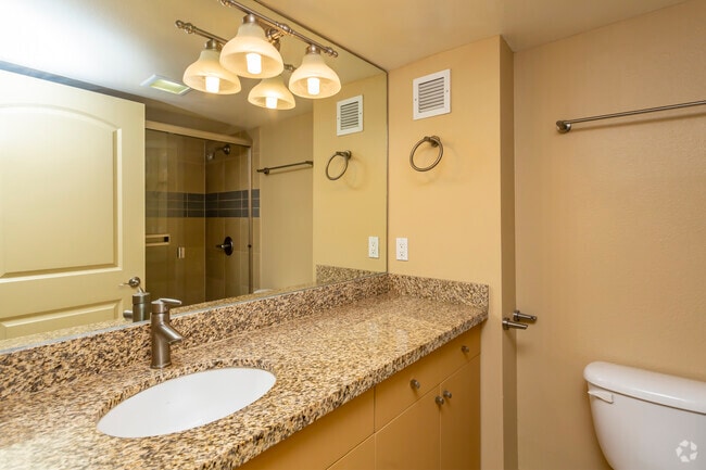 1 BR, 1 BA - 500 SF