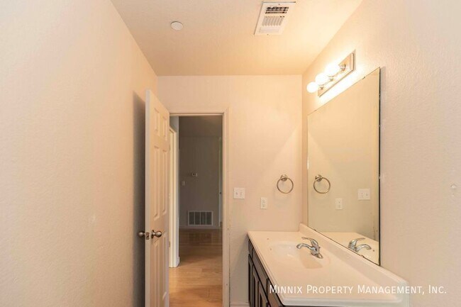 Photo - 203 27th St Unit B