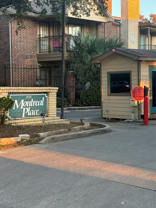 Photo - 2121 Hepburn St Unit 404