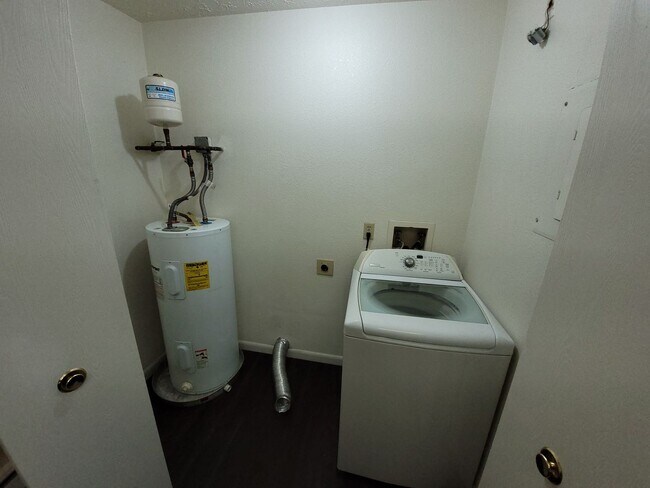 Photo - Pinon Manor Apartments