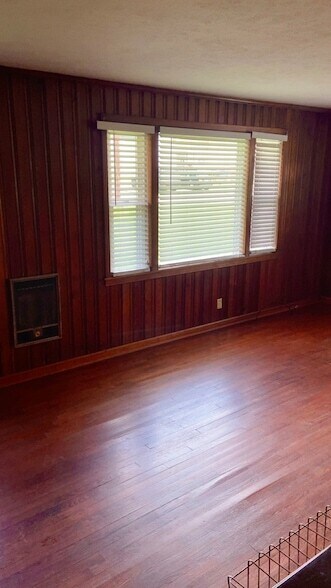 Photo - 109 Thompson St