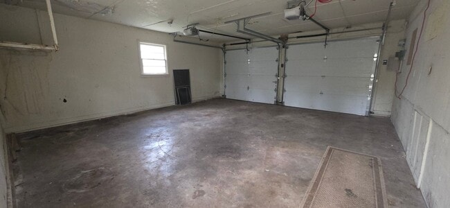 Building Photo - 3 Bedroom 2 Bath Carthage Stone Beauty! $1195