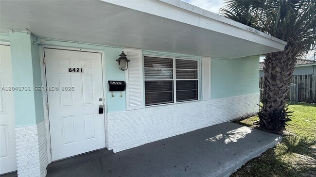 Building Photo - 6421 NW 20th St Unit 6421