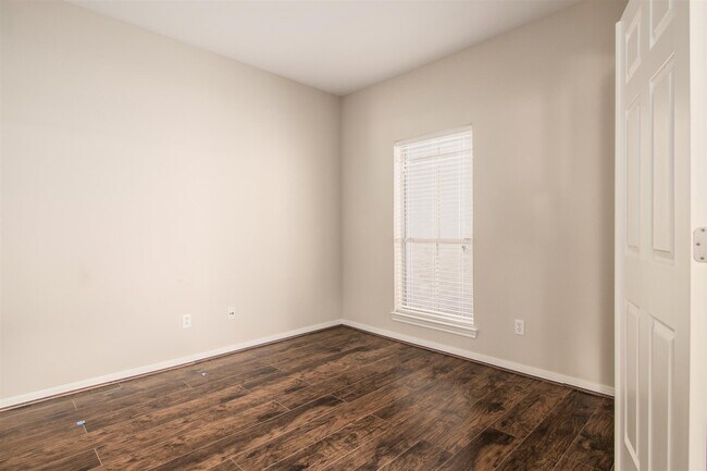 Photo - 5231 Summerside Dr