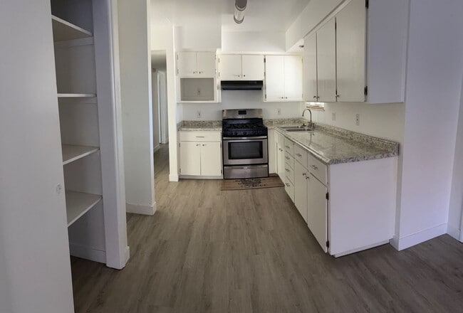 3721 W Howard Ave