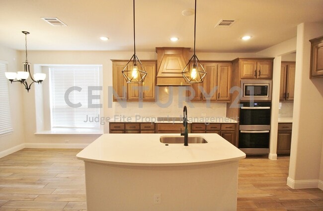 Photo - Stunning, 2-Story 4/2.5/2 Residence in Man...