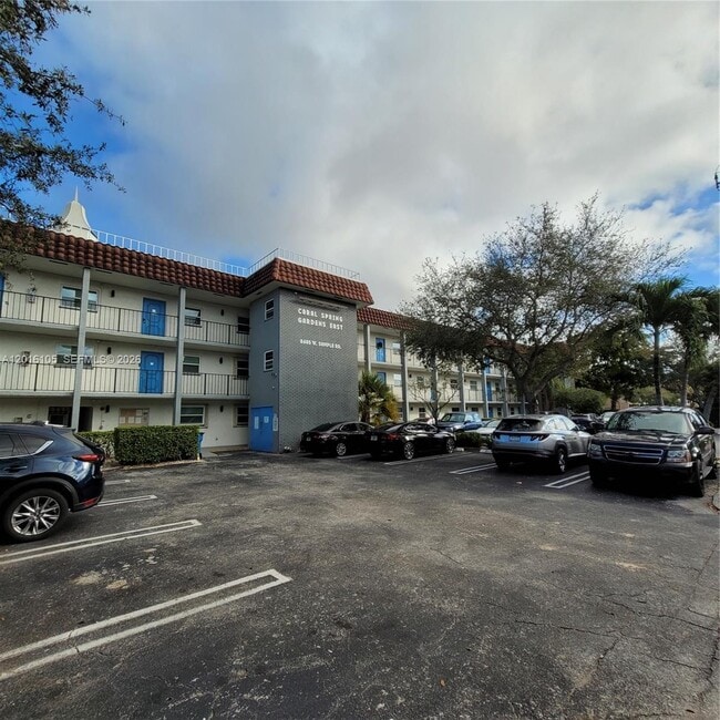 Photo - 8605 W Sample Rd Unidad 111