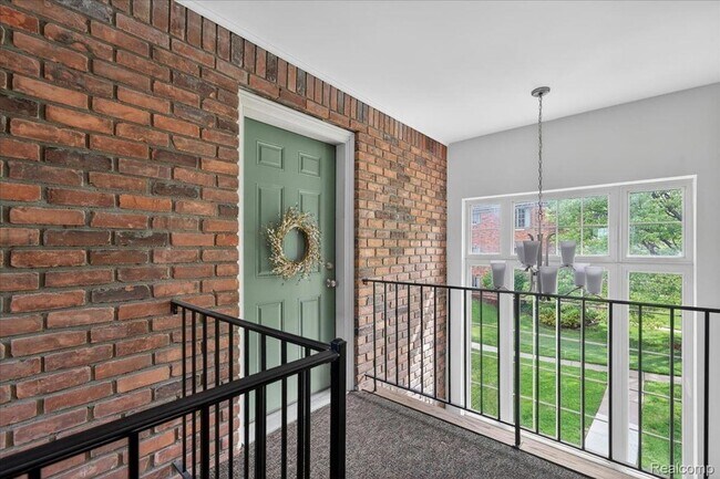 454 Romeo Rd Unit 226