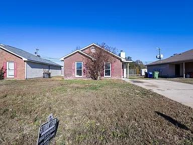 5873 Laurel Oak Dr