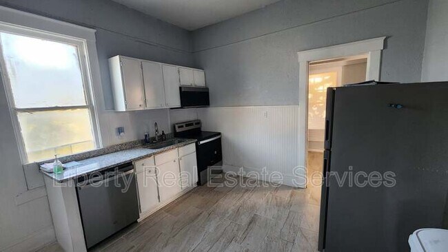 Photo - 826 E Duffy St