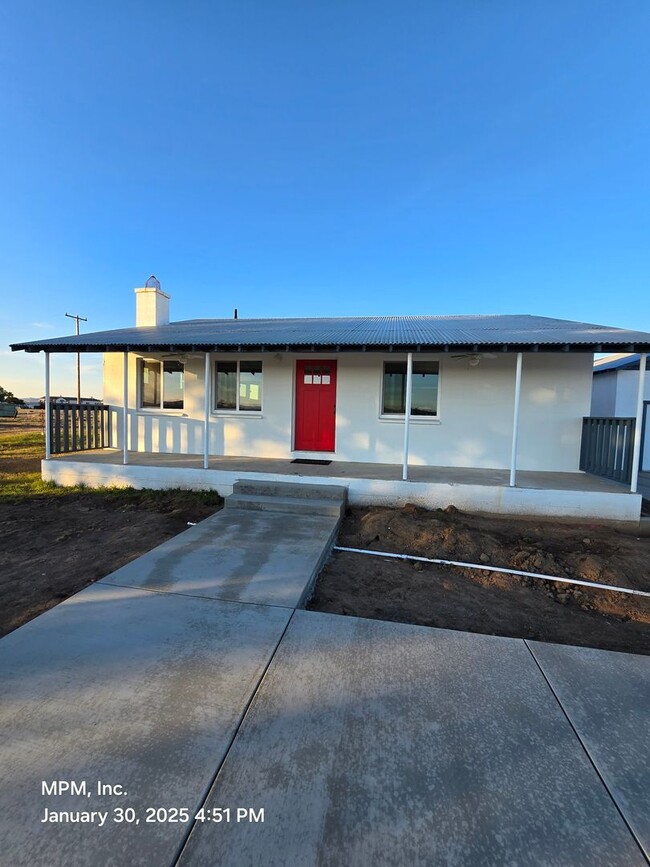 Newly remodeled 2 bedroom 1 bath on acreag... - Newly remodeled 2 bedroom 1 bath on acreag... House