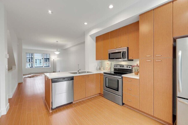 Photo - 2450-161A 161A St