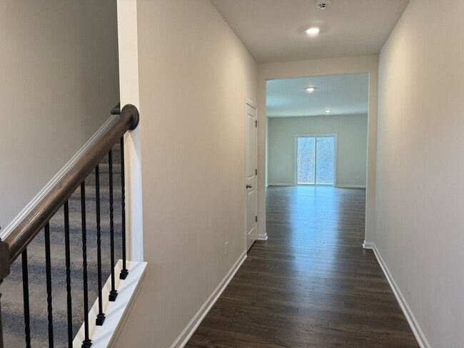 Photo - Spacious 5-Bedroom Home for Rent in The Falls – Modern, Comfortable, and Move-In Ready