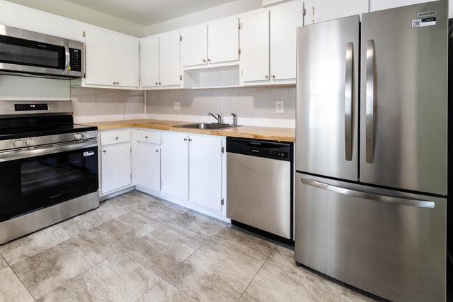 Building Photo - 4007 N Cypress Dr Unit 103