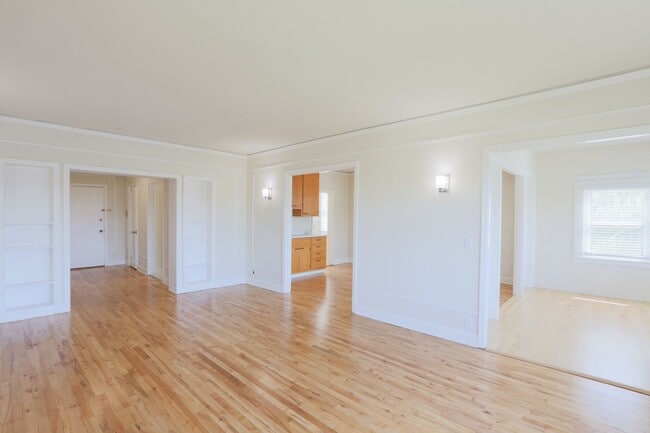 Photo - OPEN HOUSE: Sunday (11/30) 3:40pm-4:00pm. Top Floor 2BR/2BA apartment with sweeping views of Lake...
