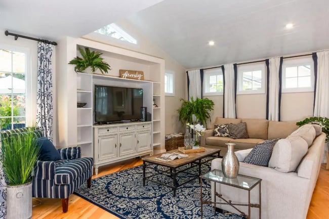 Photo - 340 Jarvis Ct