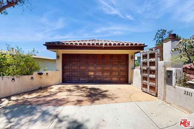 Building Photo - 3311 Deronda Dr Rental