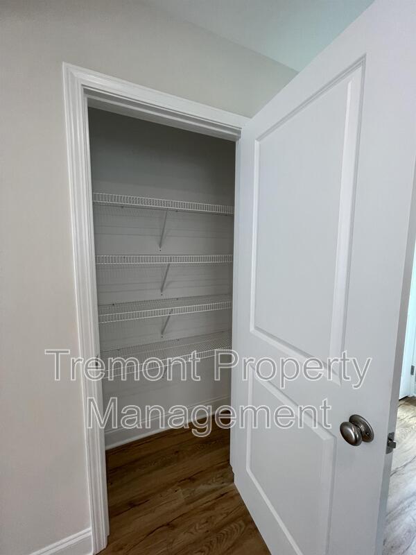 Photo - 1904 Lynnbrook Ave