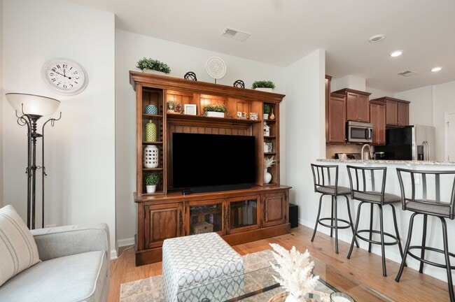 Photo - 3021 Honeylocust Ln