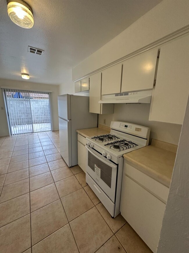 Photo - 471 Minnewawa Ave