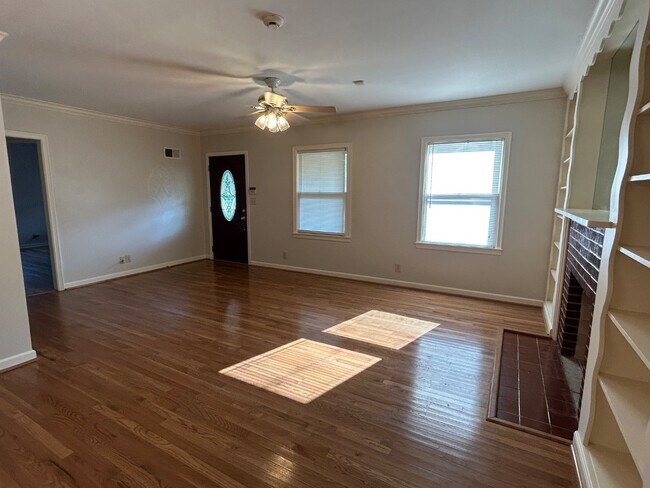 910 Moore Ave
