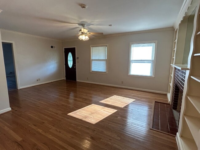 Photo - 910 Moore Ave