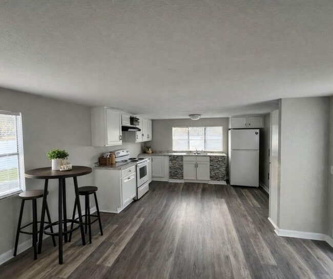 Photo - 54 Tower Manor Cir W