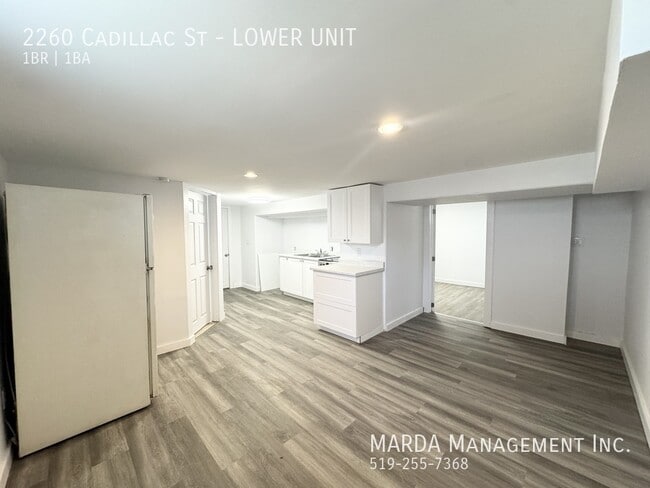 Building Photo - NEWLY RENOVATED 1 BED/1 BATH LOWER Unit LOWER