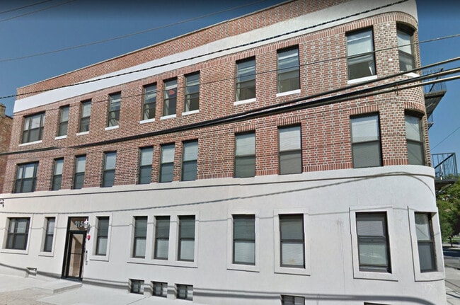 215 Woodward St