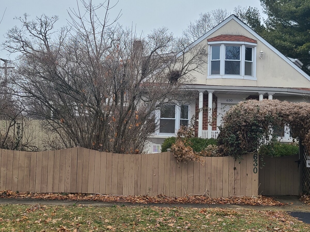 Photo - 630 Whitney Ave