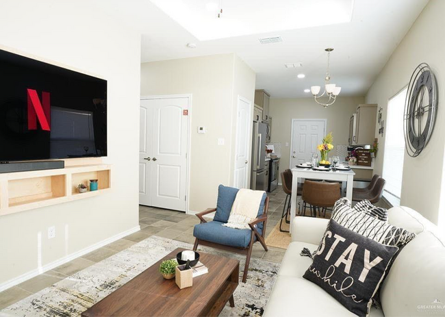 Building Photo - 7111 N 59th Ln Unit 4