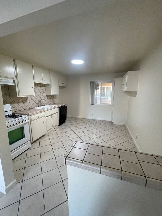 Photo - Super Clean & Nicely Renovated 2BR/1Bath in San Clemente - Walk to the Beach! Unidad B