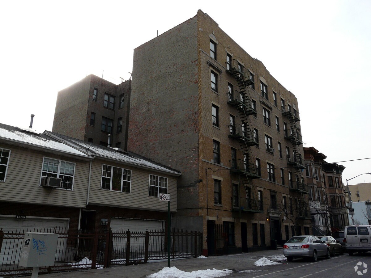 Photo - 1558 Bryant Ave Apartments