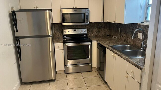 Building Photo - 4205 N University Dr Unit 203