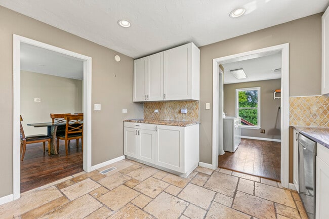 Photo - 7496 Wolf Rd