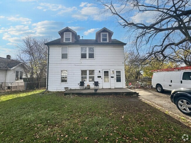 Building Photo - 1940 Pearl Ave Unit upper Rental