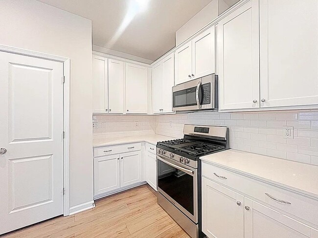 Photo - 211 Stellate Pl