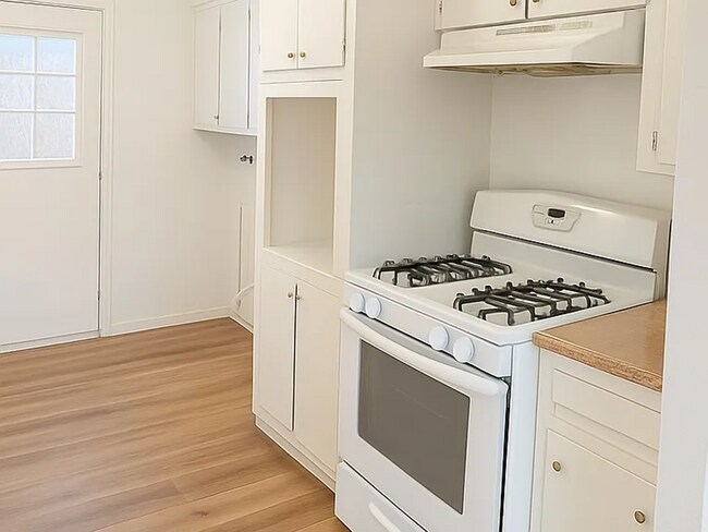 Photo - AVAILABLE NOW Unit 610 Columbus St. #D